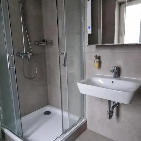 Schickes Moebliertes Privatzimmer Zentral ホームステイ