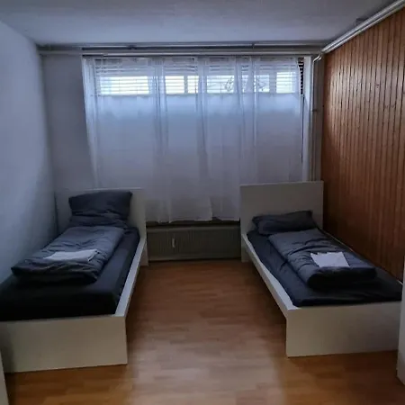 ホームステイ Schickes Moebliertes Privatzimmer Zentral