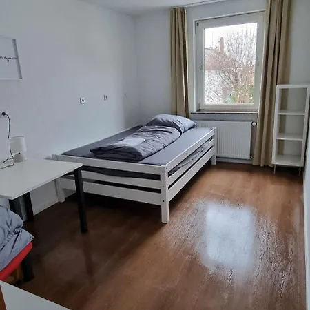 ホームステイ Schickes Moebliertes Privatzimmer Zentral ダルムシュタット
