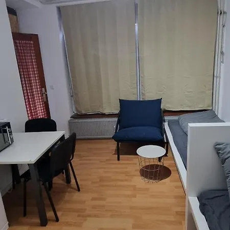 ホームステイ Schickes Moebliertes Privatzimmer Zentral *